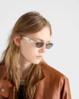 Logo Prada argent