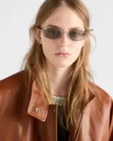 Logo Prada argent