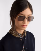 Eyewear Collection or pâle