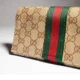 Pochette petit format avec dragonne et Web