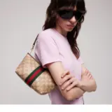 Pochette petit format avec dragonne et Web