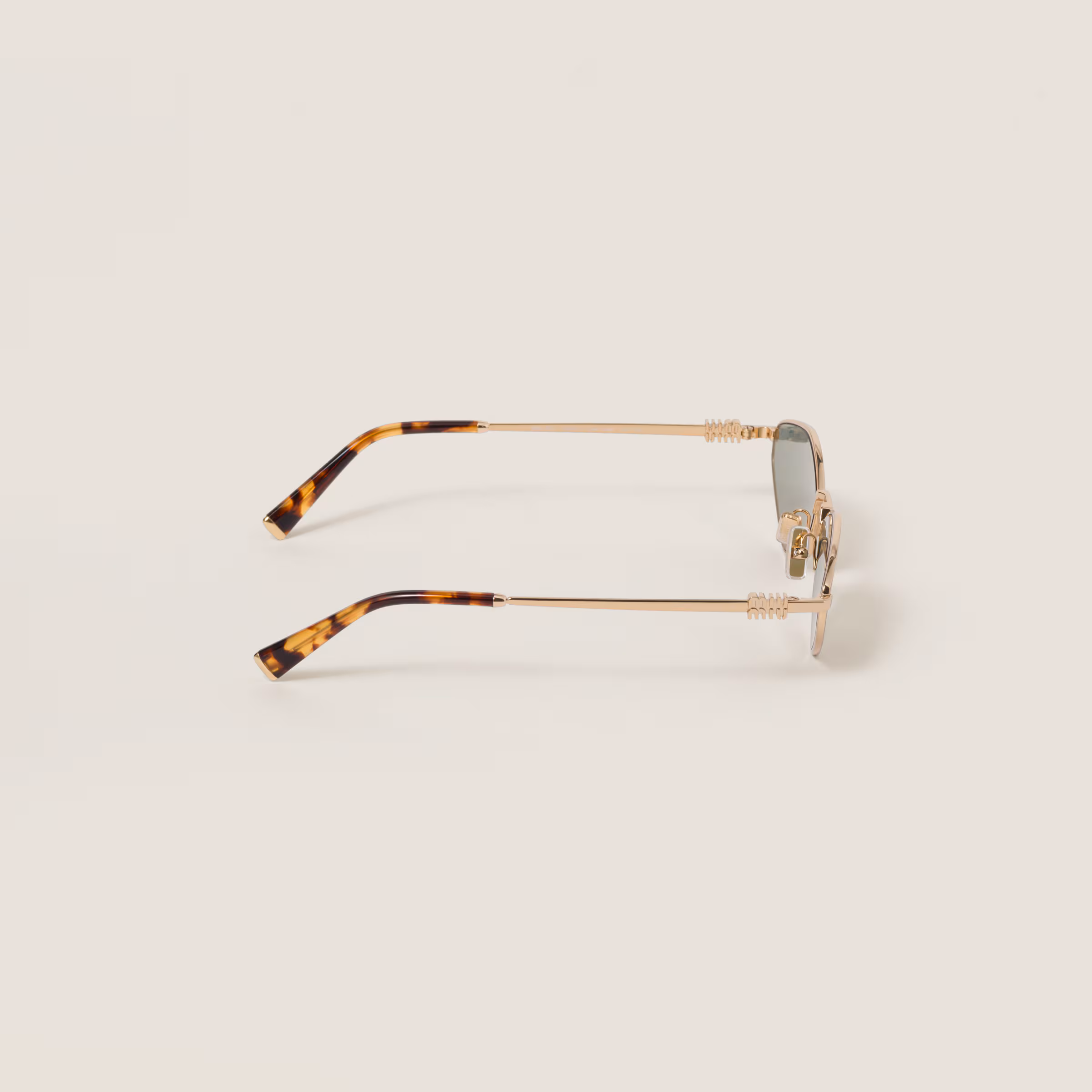 Miu Logo Verres Couleur Vert D’eau — Verres Couleur Vert D’eau